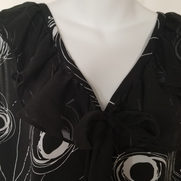 Black&White Sleeveless Top w Ruffle Collar & Tie - Picture 2 of 5